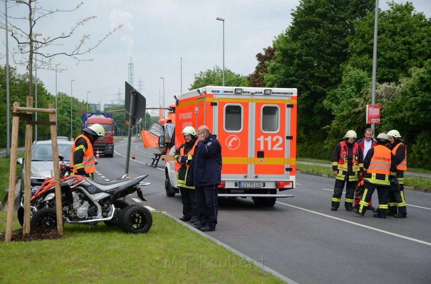 Einsatz Christoph 3 Quadunfall Leverkusen Olof Palmestr 06.jpg